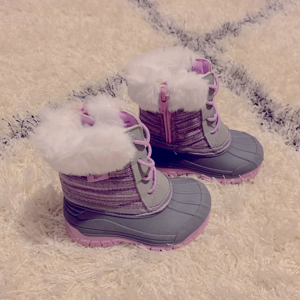 OshKosh Snow Boots Size 4